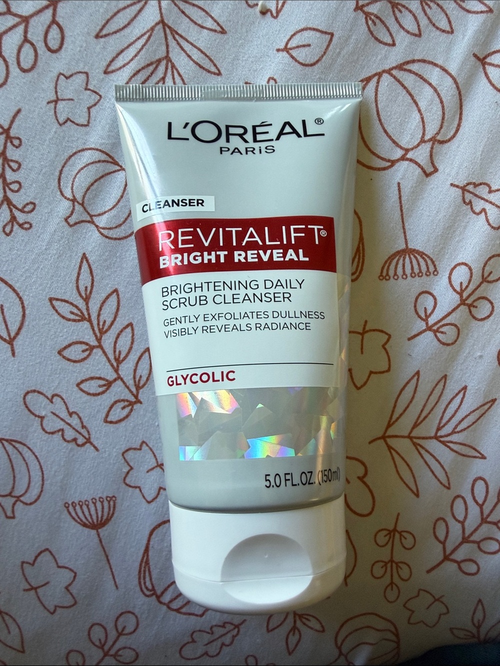 L'Oreal Revitalift Bright Reveal Glycolic Scrub Cleanser - White/Red